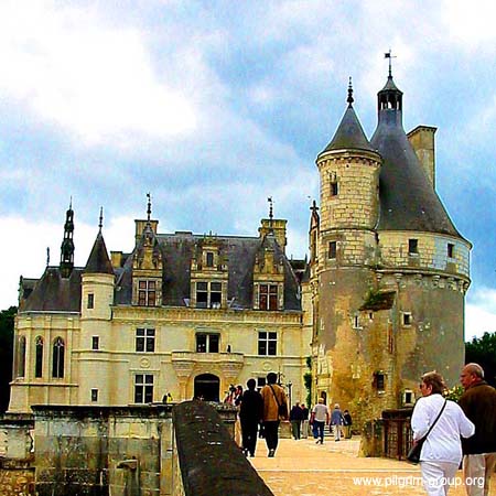PiLGRiM Travel Group :: London &amp; Paris :: Travel to Europe :: May, 2002